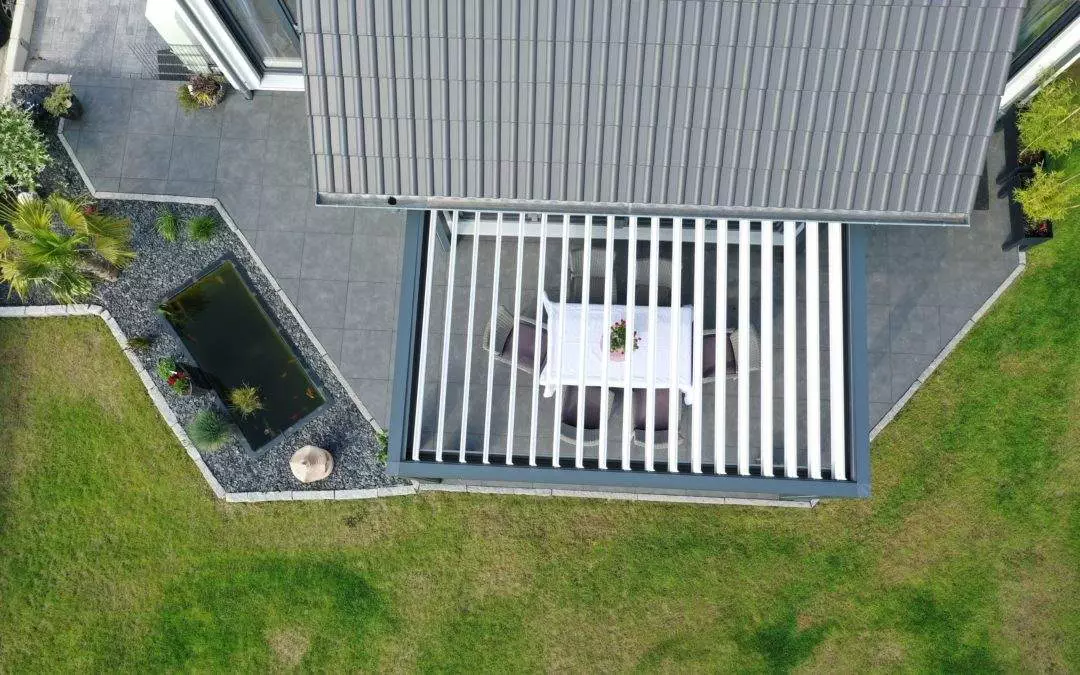 La luminosité en intérieur avec une pergola bioclimatique
